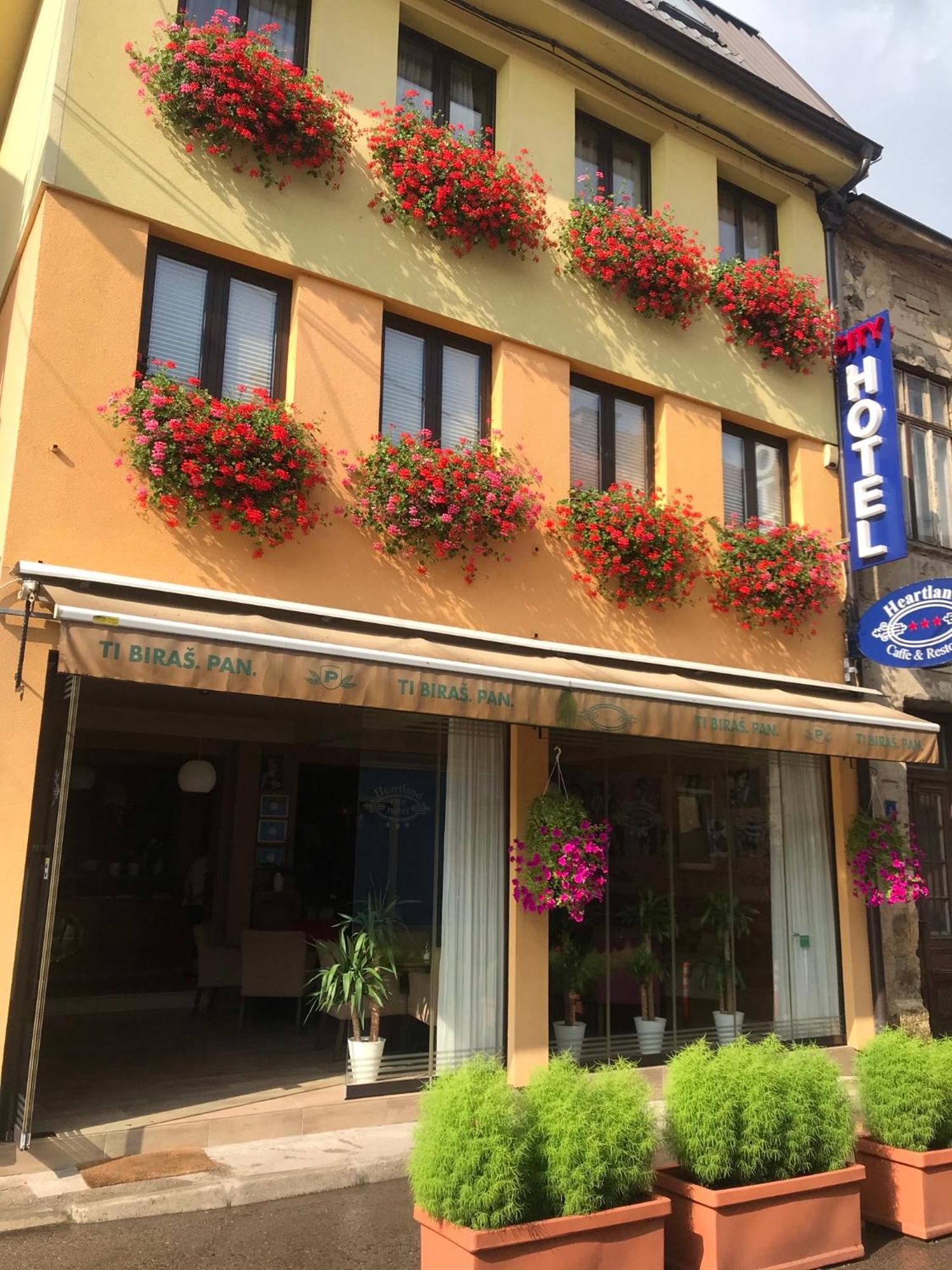 Heartland City B&B توزلا المظهر الخارجي الصورة