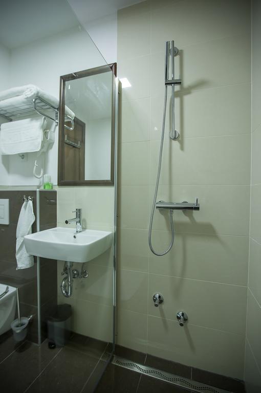 Heartland City B&B توزلا المظهر الخارجي الصورة